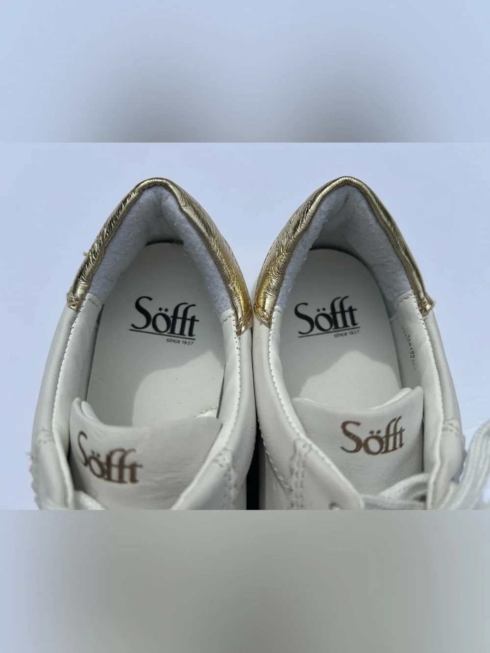 NWT🌷Sofft White & Light Gray Leather Sneakers with Gold Metallic Accent